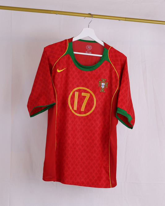 Cristiano Ronaldo Portugal 2004 (L)