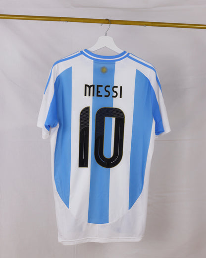 Lionel Messi Argentinien 2024 (L)